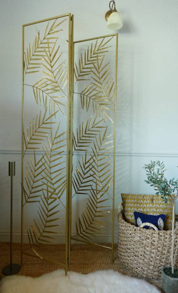 marilyn gold palm leaf screen with furry rug